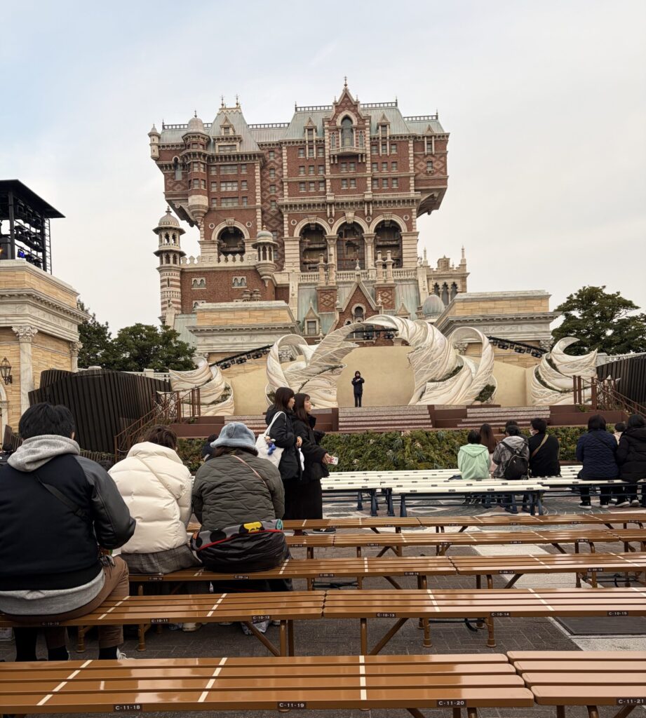 14列目中央の席。タワープテラ―が目立ちます