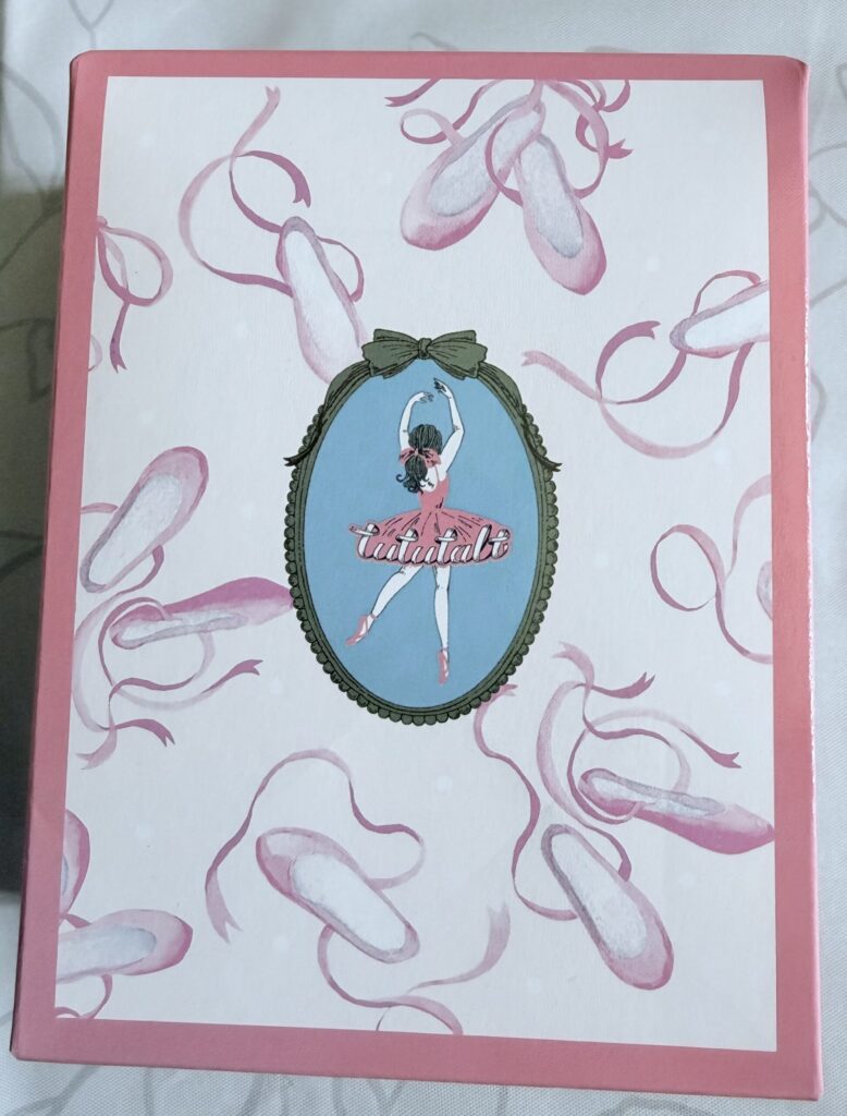 バレエの女の子の箱で女の子の憧れを描いたチュチュの箱